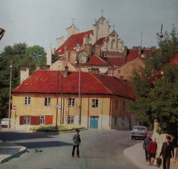 Mečislovas Sakalauskas. Tilto gatvė. Iš albumo Vilniaus architektūra. Vaga 1978